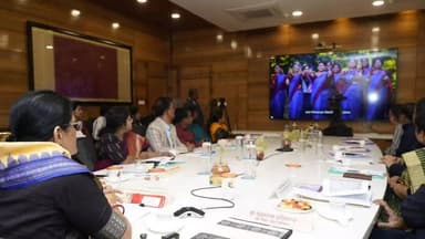 ପାରଳାଖେମୁଣ୍ଡି: ଜିଲ୍ଲାପାଳଙ୍କ କାର୍ଯ୍ୟାଳୟ ଆଭାସି ମାଧ୍ୟମରେ ମହିଳା ଏବଂ ଶିଶୁ ବିକାଶ ବିଭାଗ ର ବିଭିନ୍ନ ପ୍ରକଳ୍ପ ଶୁଭ ଆରମ୍ଭ କାର୍ଯ୍ୟକ୍ରମ ଅନୁଷ୍ଠିତ