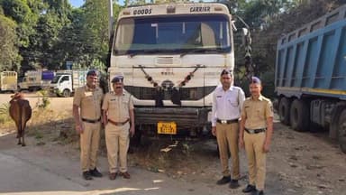 उमरेड: उमरेड मध्ये अवैध रेतीची वाहतूक करणारे दोन ट्रक जप्त