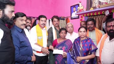 ಬಳ್ಳಾರಿ: ಬಳ್ಳಾರಿ ನಗರದಲ್ಲಿ ನಡೆದ ಬ್ಯಾನರ್ ಗಲಾಟೆಯಲ್ಲಿ ಮೃತಪಟ್ಟ,ರಾಜಶೇಖರ ಕುಟುಂಬಕ್ಕೆ ಬಿಜೆಪಿಯಿಂದ 10 ಲಕ್ಷ ಪರಿಹಾರ