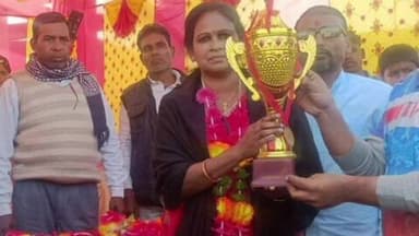 सरैयाहाट: सरैयाहाट प्रखंड परिसर में शिबू सोरेन मेमोरियल क्रिकेट टूर्नामेंट का समापन, डहुवा ने बाबुडीह को 4 रन से हराया