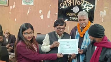 मांडर: मांडर अंचल कार्यालय में झारखंड आंदोलनकारियों को सम्मान मिला, अंचल अधिकारी ने प्रमाण पत्र सौंपे