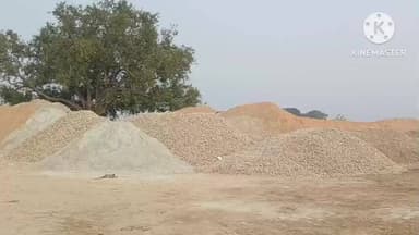 कोचस: इटवाडिह खेल मैदान में सड़क निर्माण की सामग्री रखी गई, बच्चों का खेल बाधित