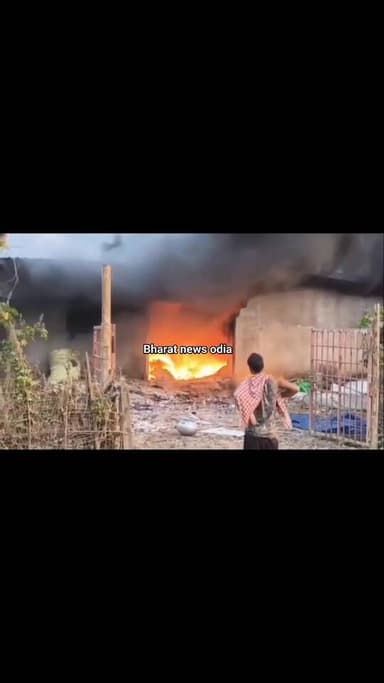 #ହୁତୁ_ହୋଇ_ଜଳିଗଲା_ତୁଳା_କାରଖାନା !
ବାଲେଶ୍ଵର ଜିଲ୍ଲା ହଳଦୀପଦା ବାଇ ପାସ ନିକଟରେ ଥିବା ତୁଳା କରଖାନା ରେ ଲାଗିଲା ନିଆଁରେ ଭସ୍ମ ହୋଇଗଲା ତୁ...