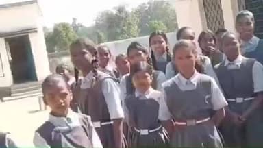 ओडगी: सूरजपुर जिले के मोहरसोप स्कूल में शिक्षा व्यवस्था बदहाल, शिक्षकों की लापरवाही से 121 बच्चों का भविष्य अंधकारमय