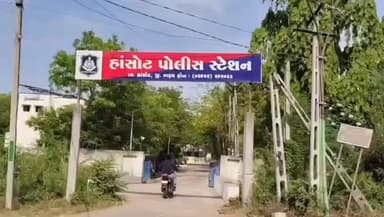 હાંસોટ: હાંસોટના બોસ મોટર્સ પાસે કન્ટેનર ચાલકે મોપેડની ટક્કર મારતા અકસ્માત સર્જાયો હતો