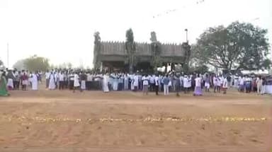 மோகனூர்: ஊனாங்கல்பட்டியில் மாடு பூ தாண்டும் விழாவில் ஏராளமானோர் பங்கேற்றனர்