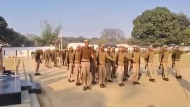 बस्ती: पुलिस अधीक्षक ने पुलिस लाइन बस्ती में गणतंत्र दिवस समारोह पर होने वाली परेड की रिहर्सल का टोली वार किया निरीक्षण