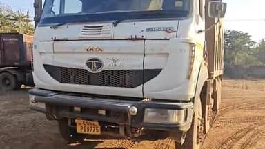 तिल्दा: तिल्दा क्षेत्र में माइनिंग विभाग द्वारा अवैध रूप से गिट्टी भरे दो हाईवा वाहनों को जप्त कर थाना में कराया खड़ी