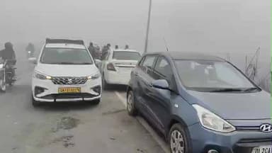 धनौरा: रविवार सुबह गजरौला के लिए काल बनकर आया, हाईवे पर कई वाहनों की आपस में टक्कर, 50 से अधिक घायल