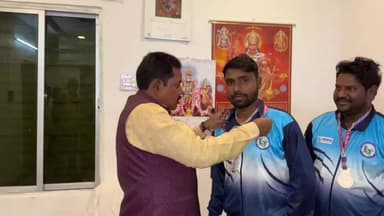 କୋରାପୁଟ ସହର: ଜାତୀୟ ସ୍ତରୀୟ 'ସ୍କୁଏ ମାର୍ସଲ୍ ଆର୍ଟ' ର ବିଜେତା ଙ୍କୁ ସମ୍ବର୍ଦ୍ଧିତ କଲେ କୋରାପୁଟ ବିଧାୟକ ।