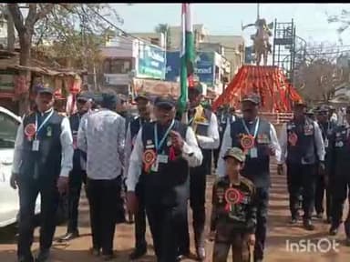 ಹುಮ್ನಾಬಾದ್: ನಗರದಲ್ಲಿ ಆರ್ಮಿ ದಿನಾಚರಣೆ ಹಿನ್ನೆಲೆಯಲ್ಲಿ ಮಾಜಿ ಸೈನಿಕರ ಸಂಘದಿಂದ ಭವ್ಯ ಪಥ ಸಂಚಲನ