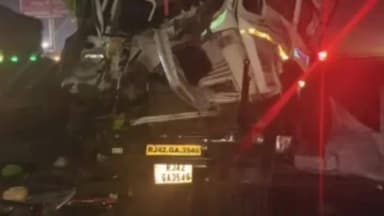 हिण्डोली: हिंडोली तालाब गांव के पास ट्रेलर और डंपर में जोरदार भिड़ंत, ट्रेलर चालक हुआ गंभीर घायल