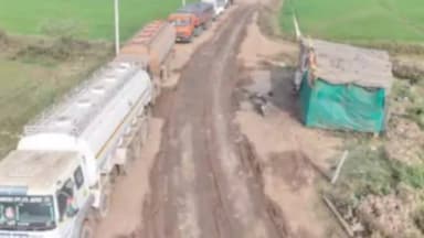 तालेड़ा: ग्रामीणों का आरोप- पिंगाक्ष बेवरेज फैक्ट्री ने सड़कें जर्जर की, उड़ती धूल से सांस की बीमारी होने की आशंका