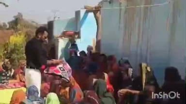 रमकंडा: रकसी गांव में समाजसेवी प्रदीप यादव ने जरूरतमंदों के बीच कंबल वितरण किया