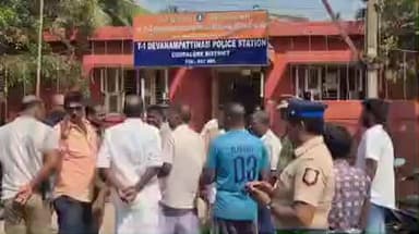 கடலூர்: தேவனாம்பட்டினத்தில் சாமி ஊர்வலத்தை தடுத்து நிறுத்தியதால் காவல் நிலையம் முற்றுகையிட்டு போராட்டம்
