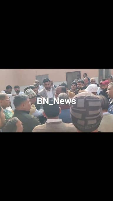 माजरी कलां निवासी भाजपा कार्यकर्ताओं यशवंत व उम्मेद सिंह के साथ कोतवाली थानाधिकारी द्वारा मारपीट मामले में ग्रामीण पहुँच...