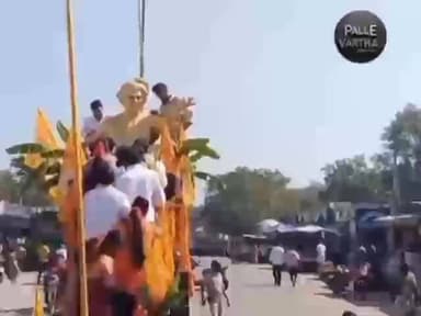 కొత్తచెరువులో ఎన్టీఆర్ విగ్రహానికి నివాళులు అర్పించిన ఎమ్మెల్యే పల్లె సింధూర రెడ్డి