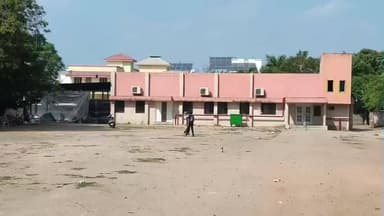 આણંદ શહેર: શહેરના નહેરુ બાગ નજીક આવેલા સ્વાસ્થ્ય કેન્દ્રમાં રજડતા જોવા મળ્યા સાર્વજનિક પુસ્તકાલયના પુસ્તકો