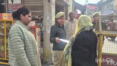 बिजनौर: बिजनौर में महिला छेड़छाड़ की घटनाओं को रोकने के लिए डाकखाना चौराहे पर पुलिस ने चलाया चेकिंग अभियान