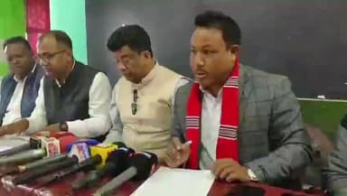 উত্তৰ লক্ষীমপুৰ: খেলমাটিৰ নৰ্থ লখিমপুৰ প্ৰেছ ক্লাবত অসম প্ৰদেশ কংগ্ৰেছৰ জ্যেষ্ঠ মুখপাত্ৰ ড০ জয়প্ৰকাশ দাসৰ সংবাদমেল