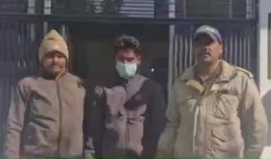 भगवानपुर: बंजारे वाला गांव से पुलिस ने फरार चल रहे एक वारंटी को किया गिरफ्तार, वह मारपीट के मामले में फरार था