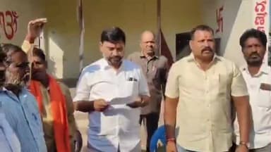 కాగజ్నగర్: ఇందిరమ్మ ఇల్లు లబ్ధిదారులకు మంజూరు పత్రాలు అందజేసిన ఎమ్మెల్యే పాల్వాయి హరీష్ బాబు