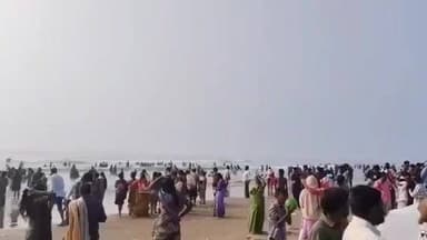 ఎస్.యానం బీచ్కు పోటెత్తిన పర్యాటకులు