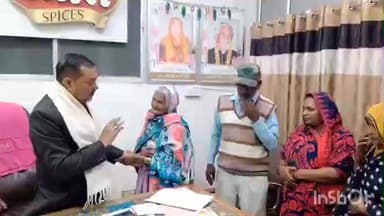 अमेठी: अमेठी जिला पंचायत अध्यक्ष राजेश अग्रहरि ने दुर्घटनाग्रस्त युवक को दी ₹50 हजार की आर्थिक सहायता