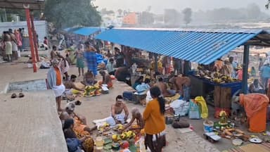 பென்னாகரம்: தை அமாவாசையையொட்டி
ஒகேனக்கல் காவிரி ஆற்றில்
முன்னோர்களுக்கு தர்ப்பணம்