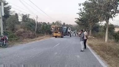 ಮಾಗಡಿ: ಟಿಪ್ಪರ್ ಲಾರಿ ಪಲ್ಟಿ ತೊರೆಪಾಳ್ಯ ಗ್ರಾಮದ ಬಳಿ ಘಟನೆ