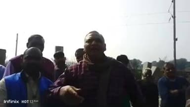 मछलीशहर: जंघई रेलवे स्टेशन पर यात्रियों ने जौनपुर इलाहाबाद पैसेंजर न रोके जाने के विरोध में किया प्रदर्शन