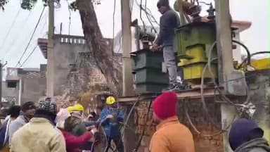 धौलपुर: विद्युत विभाग ने बिजली चोरी और बकायेदारों पर सख्ती दिखाई, 65 अवैध जम्पर काटे, 25 बड़े बकायेदारों पर की कार्रवाई