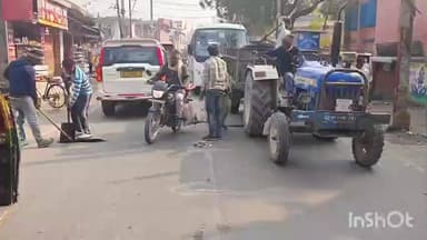 परसा: मुख्यमंत्री के आगमन की तैयारी, परसा में सड़कों की मरम्मत तेज़