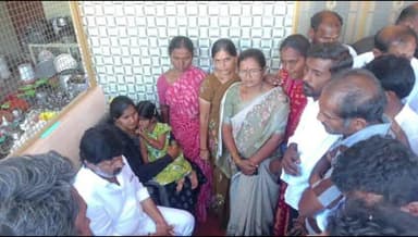 రోడ్డు ప్రమాదంలో మృతిచెందిన ఆర్మీ జవాన్ కుటుంబ సభ్యులను పరామర్శించిన తంబళ్లపల్లి ఎమ్మెల్యే పెద్దిరెడ్డి ద్వారకనాధ రెడ్డి