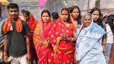 उधवा: उधवा प्रखंड के विभिन्न इलाकों में हर्षोल्लास के साथ हुई धूपची पूजा, उमड़ी श्रद्धालुओं की भीड़