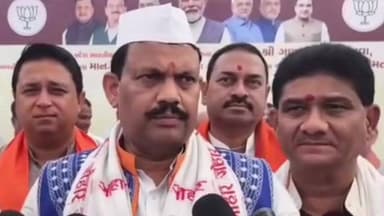 કપરાડા: શહેરમાં ગણપતભાઈ વસાવા ભાજપ પ્રદેશ અધ્યક્ષશ્રી આદિજાતિ મોરચા આદિવાસી મહા સંમેલનમાં ઉપસ્થિત રહ્યા