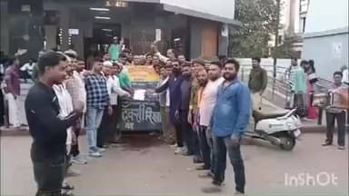 नांदगाव: मनमाड रेल्वे स्टेशन परिसरातील टॅक्सी चालक रिक्षाचालक रेल्वे प्रशासनाच्या विरोधात आंदोलनाच्या तयारीत