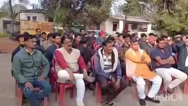 कटोरिया: सरस्वती पूजा को लेकर कटोरिया थाना में शांति समिति की बैठक हुई, पूजा आयोजक विद्यार्थी रहे मौजूद