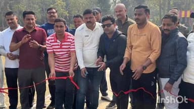 उधवा: दक्षिण सरफराजगंज पंचायत के इंग्लिश खेल मैदान में पुलिस प्रशासन की टीम ने पत्रकारों को 117 रनों से हराया