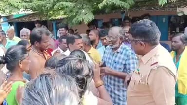 போடிநாயக்கனூர்: போடி அருகே துரைராஜபுரம் பகுதியில் பேருந்து நிறுத்த மறுத்த காரணத்தினால் சாலை மறியல் -ஒரு மணி நேரம் போக்குவரத்து பாதிப்பு