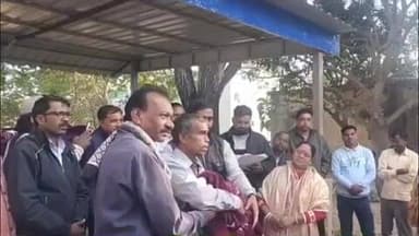 नीमडीह: अदारडीह में सांसद निधि से जरूरतमंदों के बीच कंबल का वितरण किया गया