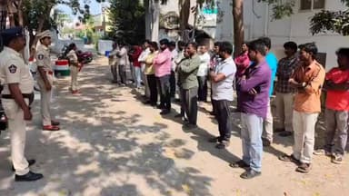 గుంటూరు: నేర కార్యకలాపాలలో పాల్గొనకుండా జిల్లా వ్యాప్తంగా రౌడీ షీటర్లకు కౌన్సెలింగ్ నిర్వహించిన పోలీసులు