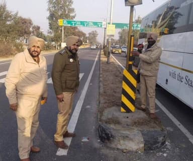 ਬਠਿੰਡਾ: ਘਨਈਆ ਚੌਕ ਨਜਦੀਕ ਸੜਕੀ ਹਾਦਸੇ ਨੂੰ ਲੈਕੇ ਚੋਕਾ ਚ ਲਾਏ ਰੀਫਲੇਕਟਰ