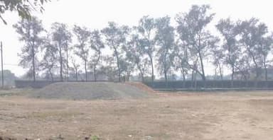 हुसैनाबाद: अल्टीमेटम बेअसर: कर्पूरी मैदान पर अतिक्रमण बरकरार, नगर पंचायत की सख्ती पर सवाल