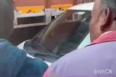 हरिद्वार: बहादराबाद में सम्राट पृथ्वीराज सिंह चौहान चौक पर खड़ी कार में अनियंत्रित ट्रक ने मारी टक्कर