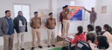 हुसैनाबाद: रेल सुरक्षा पाठ: जपला में छात्रों के बीच RPF का जन-जागरूकता अभियान, पटरी से प्लेटफॉर्म तक सुरक्षा संदेश