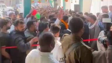 चायल: करन चौराहा स्थित कुशवाहा बैंक्वेट हॉल का सांसद और विधायक ने किया शुभारंभ, परिवार के सदस्यों को दी बधाई