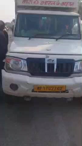 करछना: हनुमानपुर पेट्रोल टंकी के पास पिकअप की टक्कर से स्कूटी सवार आर्मी के रिटायर कर्मचारी का पैर टूटा