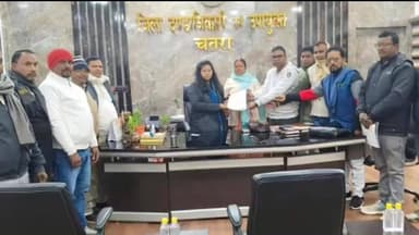 लावालौंग: मनोज चंद्रा के नेतृत्व में झामुमो कार्यकर्ताओं ने उपायुक्त से की मुलाकात