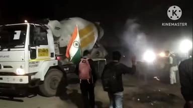 कैलारस: रामपुर में भ्रष्टाचार के खिलाफ 2 युवक पैदल मुरैना जा रहे, कैलारस में किया रात्रि विश्राम